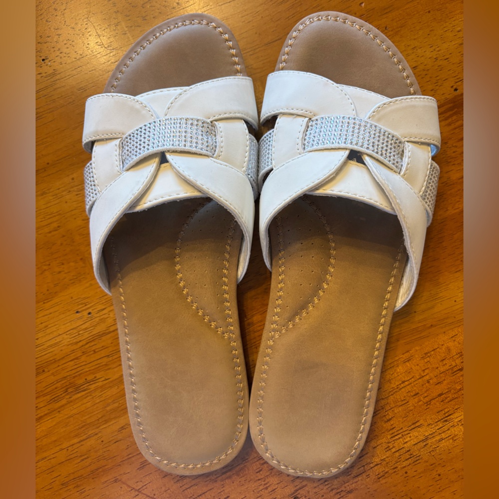 Cliffs by WHITE MOUNTAIN White and Tan Sandals with Bow